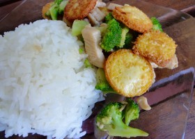 Stir Fried Broccoli and Chicken with Egg Tofu