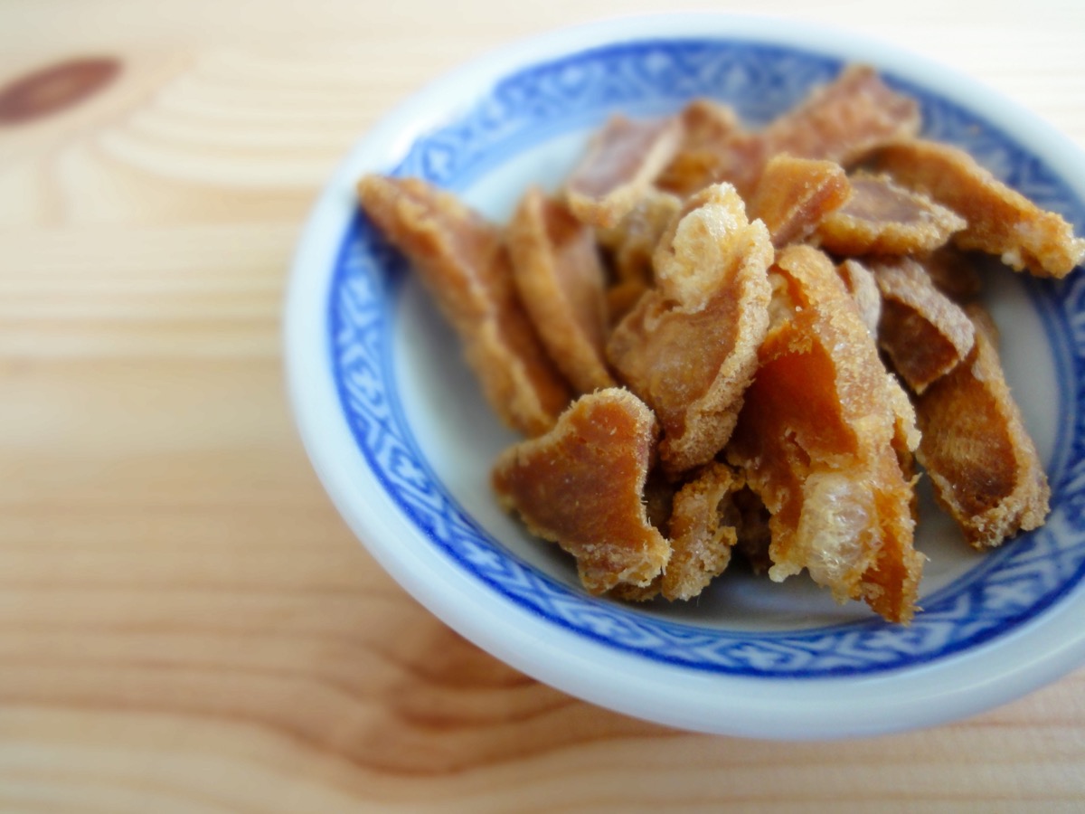 Fried salted fish pieces